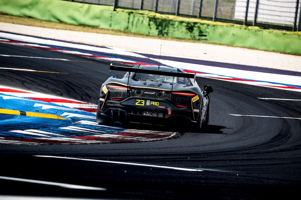 Luca Magnussen bevarede McLaren Trophy-føring i Barcelona
(Foto: Paddock Motorsport)